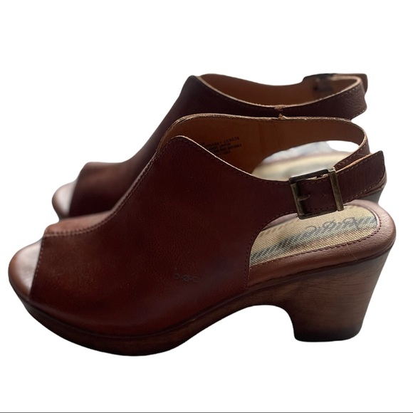 b.ø.c. by Born Sheila Clog Sandals - Picture 3 of 9